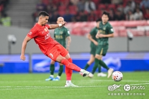 上海海港队2-2战平浙江俱乐部绿城队,下轮将做客对阵成都蓉城配图
