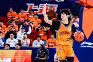 偰李永炜:感谢卢伟指导信任我 自己从防守做起 为队友创造机会配图