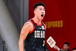 媒体人:贺希宁的表现确实不足以带队赢球 相信他会继续努力前进配图