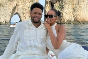 安芬尼·西蒙斯向未婚妻求婚成功 后者是英格拉姆前女友&育有一子配图